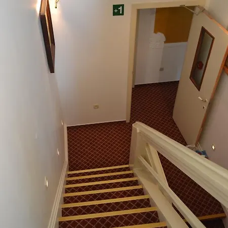 Hotel The Lord 2*